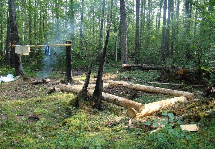 Как построить охотничью избушку в лесу